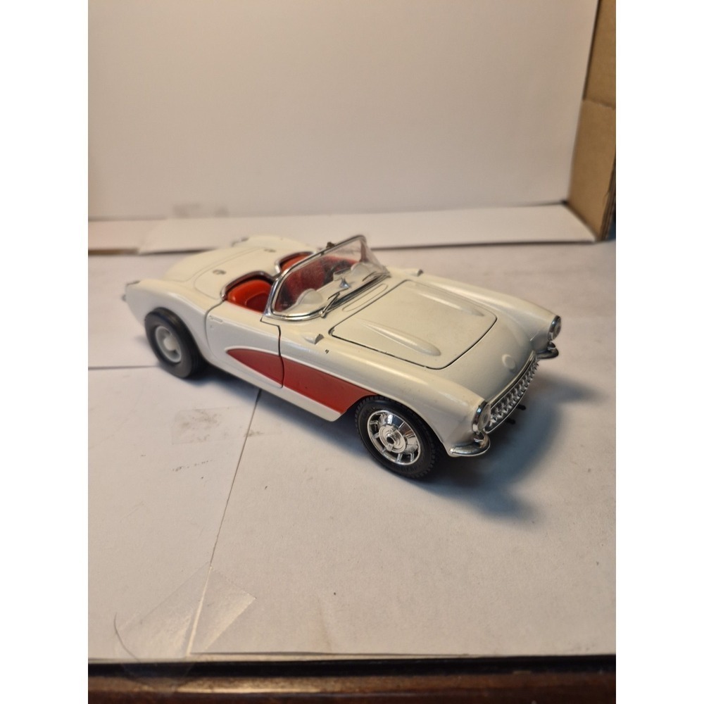 1957 Corvette Die Cast Car 1/24 Scale White Model SS7708 - Signature series